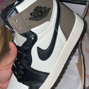 Jordan 1 Mocha